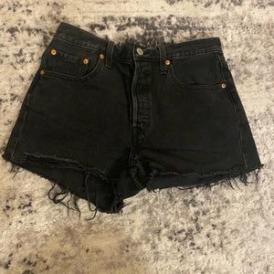 Levi’s womens black cutoff high waisted shorts size 6/28